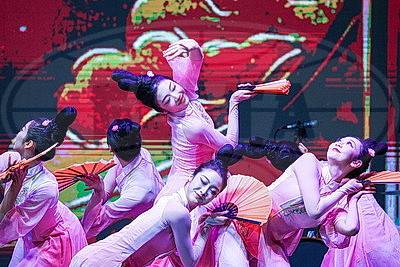 Китайские танцы и боевые искусства. В Минске прошел концерт к Празднику весны