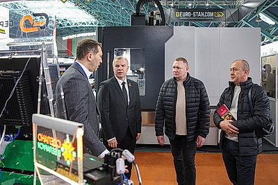 От огнезащитных материалов до роботов. В Минске представили передовые технологии в промышленности