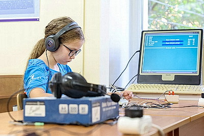 От азбуки Морзе до мировых пьедесталов. Как в Беларуси воспитывают чемпионок по радиоспорту