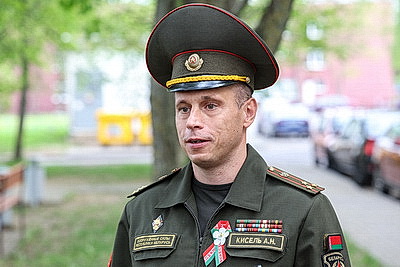 Ветераны Великой Отечественной войны принимают поздравления с 9 Мая