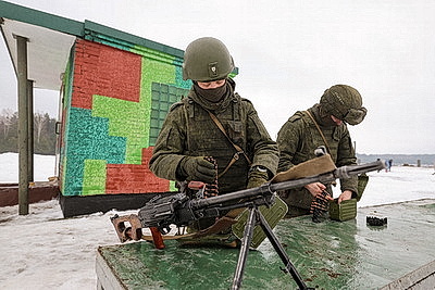 Контрольные стрельбы сдают военнослужащие 11-й отдельной мехбригады