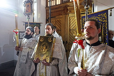 Православные верующие отмечают Пасху