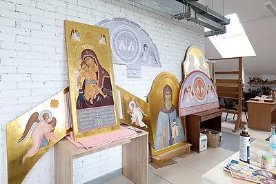 \"Каждая икона становится этапом жизни\". Иконописец Лариса Нежборт