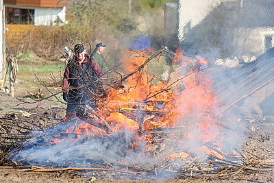 Молодой лес, обновленные улицы, цветники: Жировичи всем миром вышли на субботник