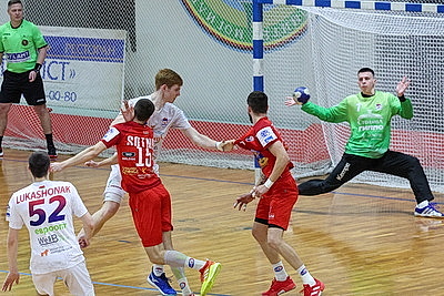 \"Мешков Брест\" и СКА победили на старте 1/2 финала чемпионата Беларуси по гандболу