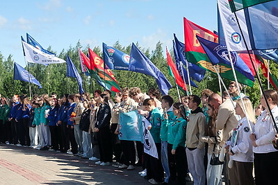 \"В студотрядах завязывается дружба на всю жизнь\". На Буйничском поле открыли третий трудовой семестр