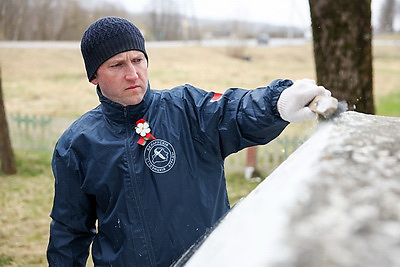 \"Почтить память предков и показать пример другим\". В Беларуси стартовал проект \"Цветы Великой Победы\"
