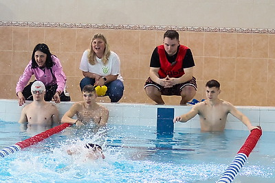 Победа над собой. Турнир по водным видам спорта \"Спешиал Олимпикс\" в Витебске собрал около 80 участников