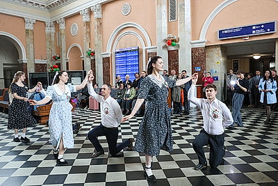 Вальс Победы станцевали в Бресте и Витебске