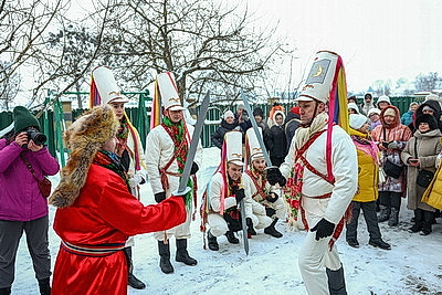 Деревня, где каждый мечтает стать \"царем\". Как в Семежево сохраняют уникальный обряд