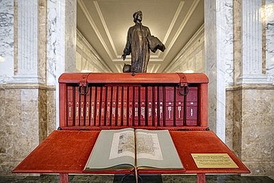 \"Проникнуться атмосферой, в которой работает Президент\". Первая в 2026 году экскурсия прошла во Дворце Независимости