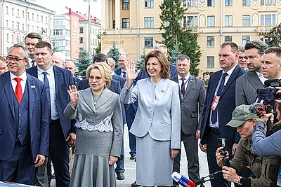 Автопробег \"Города-герои - города Героев\" по территории Беларуси стартовал от площади Победы в Минске