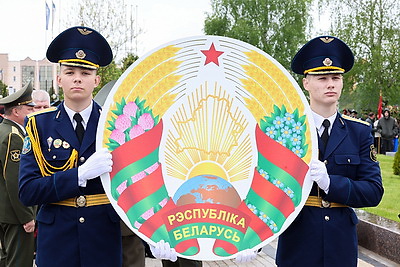 Переполняло чувство любви к Родине. В Витебске чествовали главные государственные символы