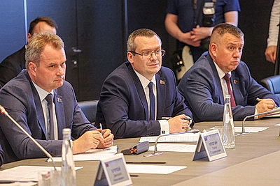 В Пскове прошла рабочая встреча Крутого с руководством российского региона