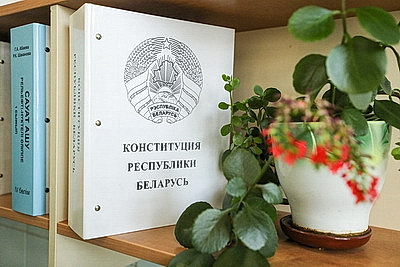 Шесть точек, открывающих мир. Как в Беларуси создают книги шрифтом Брайля