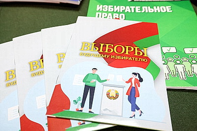 \"Нам есть чему учиться\". Председатель ЦИК Кыргызстана о работе с населением в Беларуси