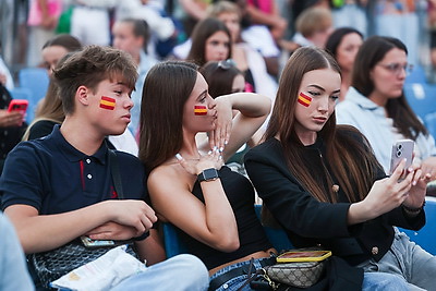 На трансляцию финальной игры чемпионата мира в центре Гродно собрались несколько тысяч зрителей