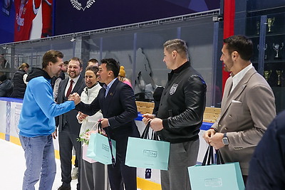 В хоккей играют не только мужчины. Всемирный женский хоккейный матч прошел в Минске