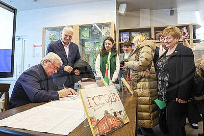 В Минске презентовали книгу Александра Радькова \"Города. Личные впечатления\"