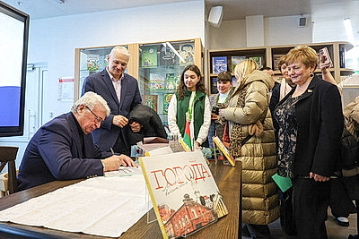 В Минске презентовали книгу Александра Радькова \"Города. Личные впечатления\"