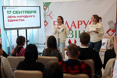 \"Единство начинается с каждого из нас\". Молодежь обсудила ценности праздника на акции \"Беларусь адзіная\"