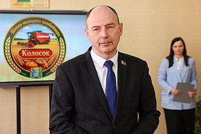 Уроки от лучших хлеборобов. В Минской области открыли уникальную школу комбайнеров