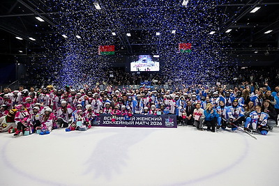 В хоккей играют не только мужчины. Всемирный женский хоккейный матч прошел в Минске