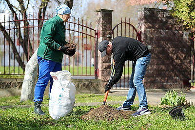 Республиканский субботник: команда БЕЛТА помогла навести порядок в социальном пансионате \"Малиновка\"