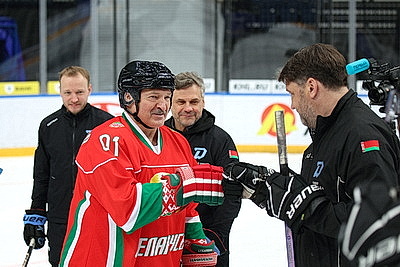 Лукашенко приехал на тренировку хоккеистов \"Динамо-Минск\"