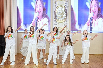 Песни и улыбки для детей и пожилых по всей стране. В Минске проходит акция \"Верить в себя\"