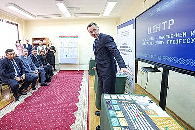 \"Нам есть чему учиться\". Председатель ЦИК Кыргызстана о работе с населением в Беларуси