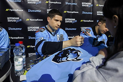 \"Наши болельщики - лучшие\". Хоккейное \"Динамо\" закрыло сезон в \"Минск-Арене\"