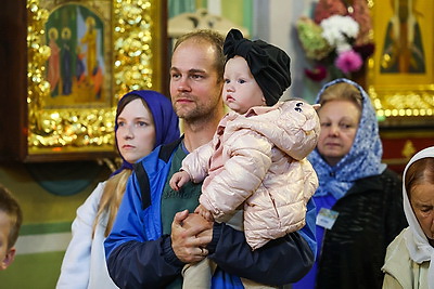Православные верующие празднуют Рождество Пресвятой Богородицы