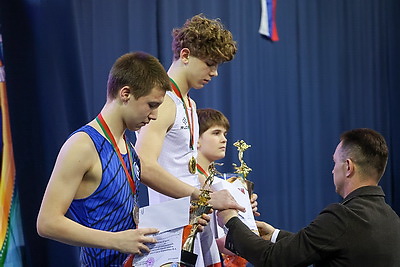 Более 500 юных спортсменов участвуют в турнире по вольной борьбе памяти Карначенка в Шклове