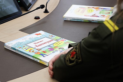 \"Каждый рад получить тут паспорт\". Всебелорусская акция \"Мы - граждане Беларуси!\" прошла в ЦИК 