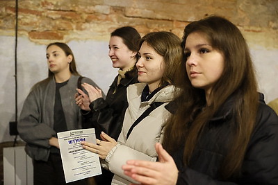 Спектакль \"Штурм\" представили актеры театра Черноморского флота им. Б.Лавренева в Брестской крепости