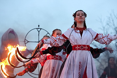 \"Это уже белорусский бренд\". Веселье на Масленицу в Минске