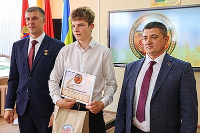 Уроки от лучших хлеборобов. В Минской области открыли уникальную школу комбайнеров