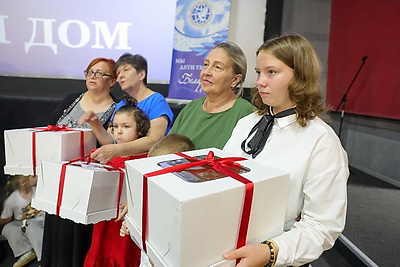 Сто детей из 11 семей. В Гомеле для ребят из домов семейного типа устроили праздник перед 1 сентября