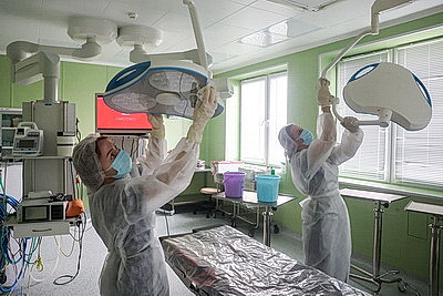 Студенты Могилевского медколледжа трудятся в составе студенческого отряда в областной клинической больнице