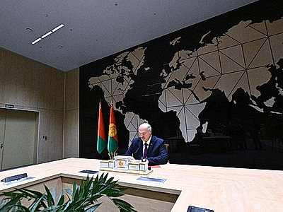 Лукашенко вручил символы Государственного знака качества