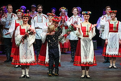 Новую театрализованную программу \"Масленка\" представил хореографический ансамбль \"Хорошки\"