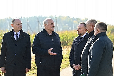 Лукашенко ознакомился с экспериментом по повышению плодородия почв
