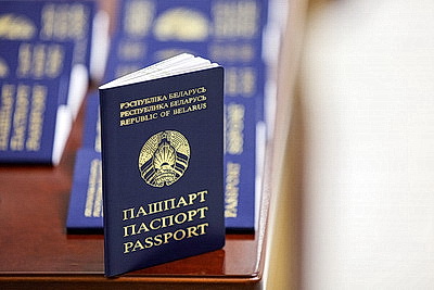 Не только права, но и обязанности перед Родиной. Школьникам вручили паспорта в Палате представителей