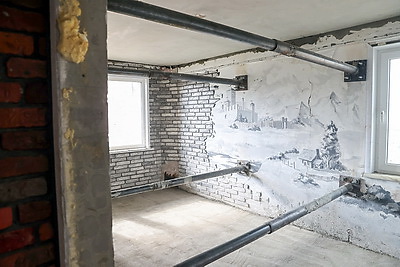 Строители приступили к монтажу панелей в пострадавшей при взрыве газа десятиэтажке в Гомеле