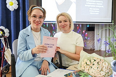\"Пробуждать эмоции - моя суперсила\". Юная поэтесса о творчестве вопреки диагнозу