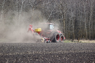Аграрии Брестской области продолжают сев ранних яровых зерновых и зернобобовых культур