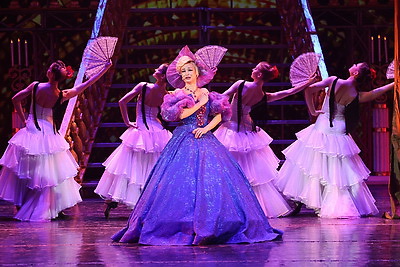 Юбилейный вечер \"Кальман против Штрауса, или Пять и пять - пятьдесят пять\" собрал на сцене весь коллектив музыкального театра