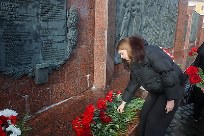 Праздник мужества и верности долгу: в регионах Беларуси 23 февраля прошли торжественные митинги