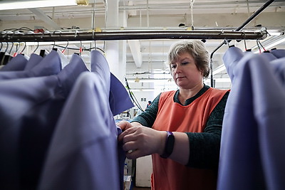 Одно из самых \"женских\" предприятий страны: швейная фабрика в Дзержинске